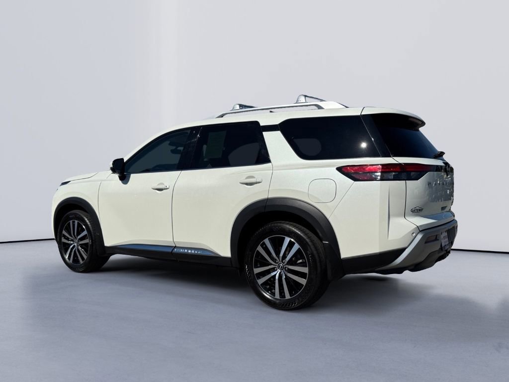 Used 2024 Nissan Pathfinder Platinum image 6