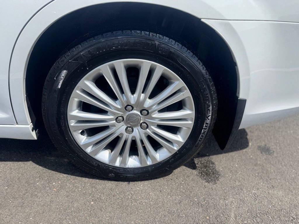 Used 2014 Chrysler 300 C AWD/4WD image 15