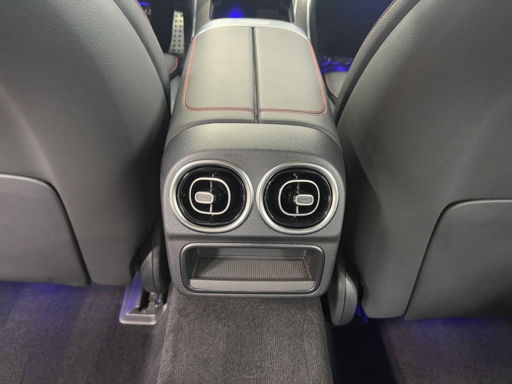 Used 2025 Mercedes-Benz C 43 AMG 4MATIC Sedan image 29