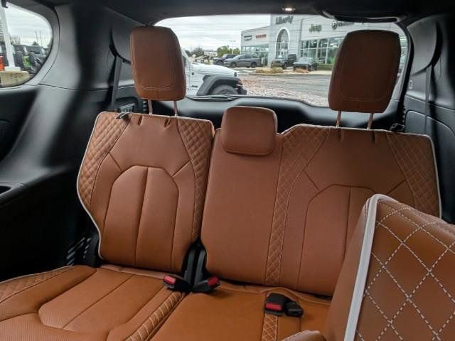 New 2026 Chrysler Pacifica Pinnacle image 10