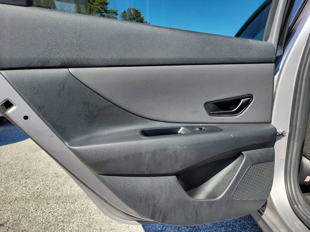 Certified 2025 Hyundai Elantra SEL image 7