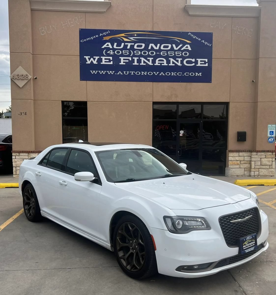 Used 2017 Chrysler 300 S w/ 300S Premium Group RWD image 2