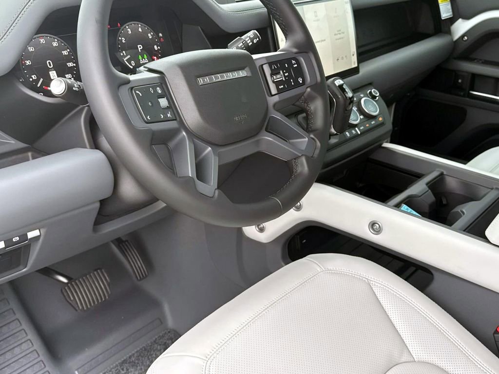 New 2025 Land Rover Defender 130 X-Dynamic SE image 31