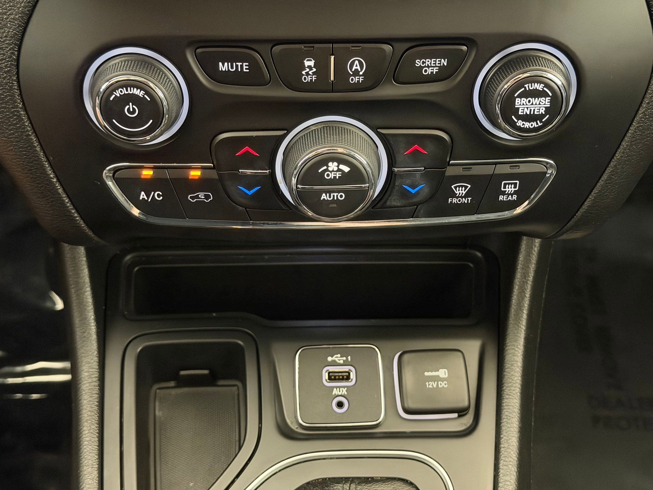 Used 2020 Jeep Cherokee Latitude Plus w/ Comfort/Convenience Group image 18