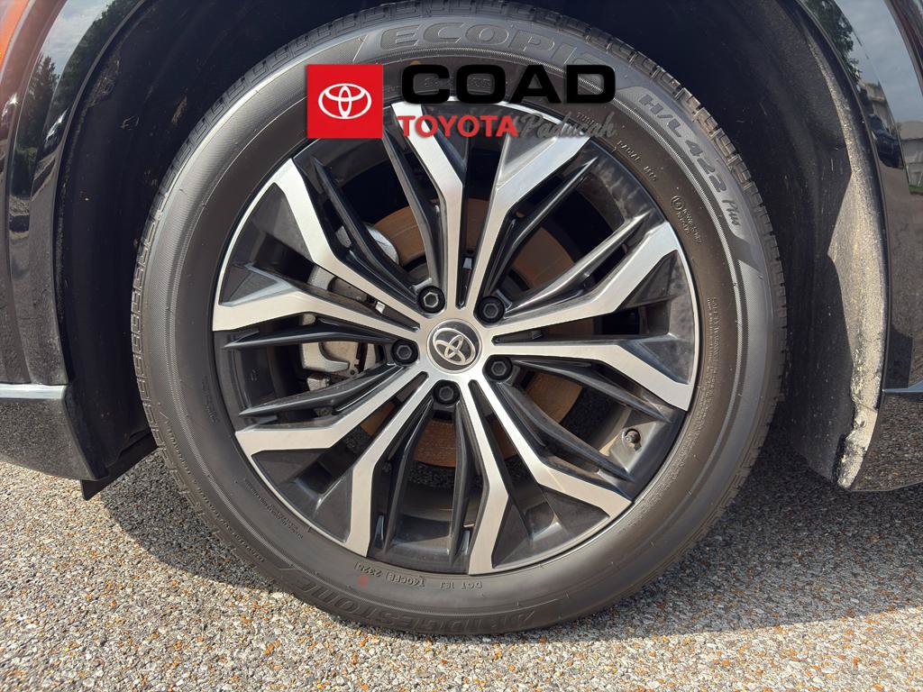 Certified 2025 Toyota Crown Signia AWD/4WD image 8