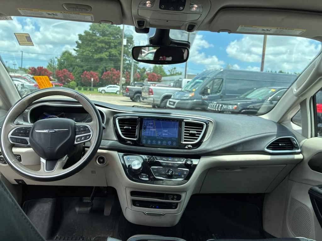 Used 2017 Chrysler Pacifica Limited FWD image 22