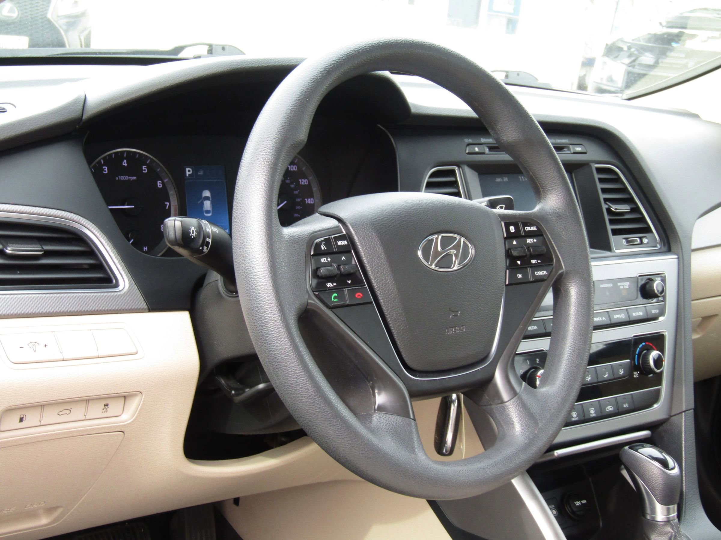 Used 2017 Hyundai Sonata SE w/ Cargo Package image 9