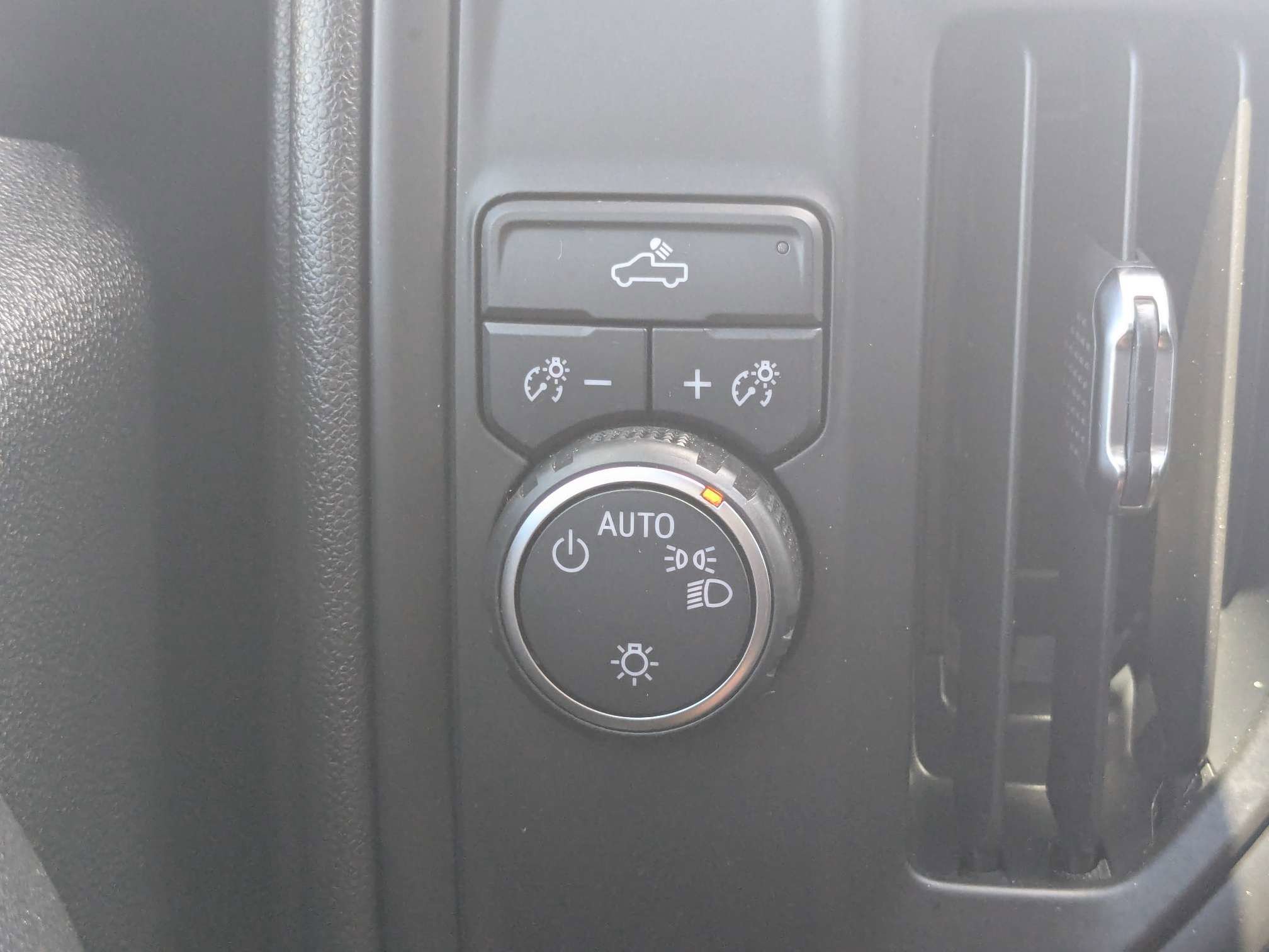 Used 2023 Chevrolet Silverado 1500 Custom RWD image 31