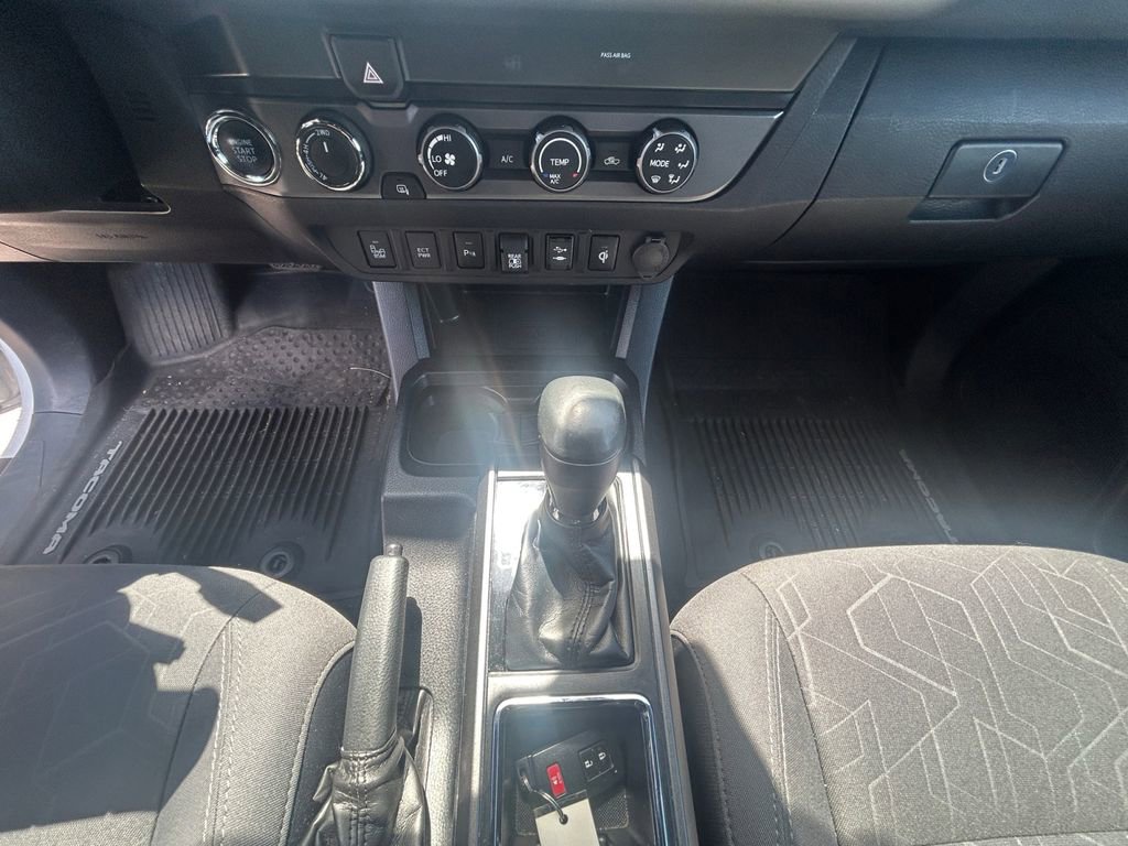 Used 2019 Toyota Tacoma TRD Off-Road w/ Technology Package AWD/4WD image 11