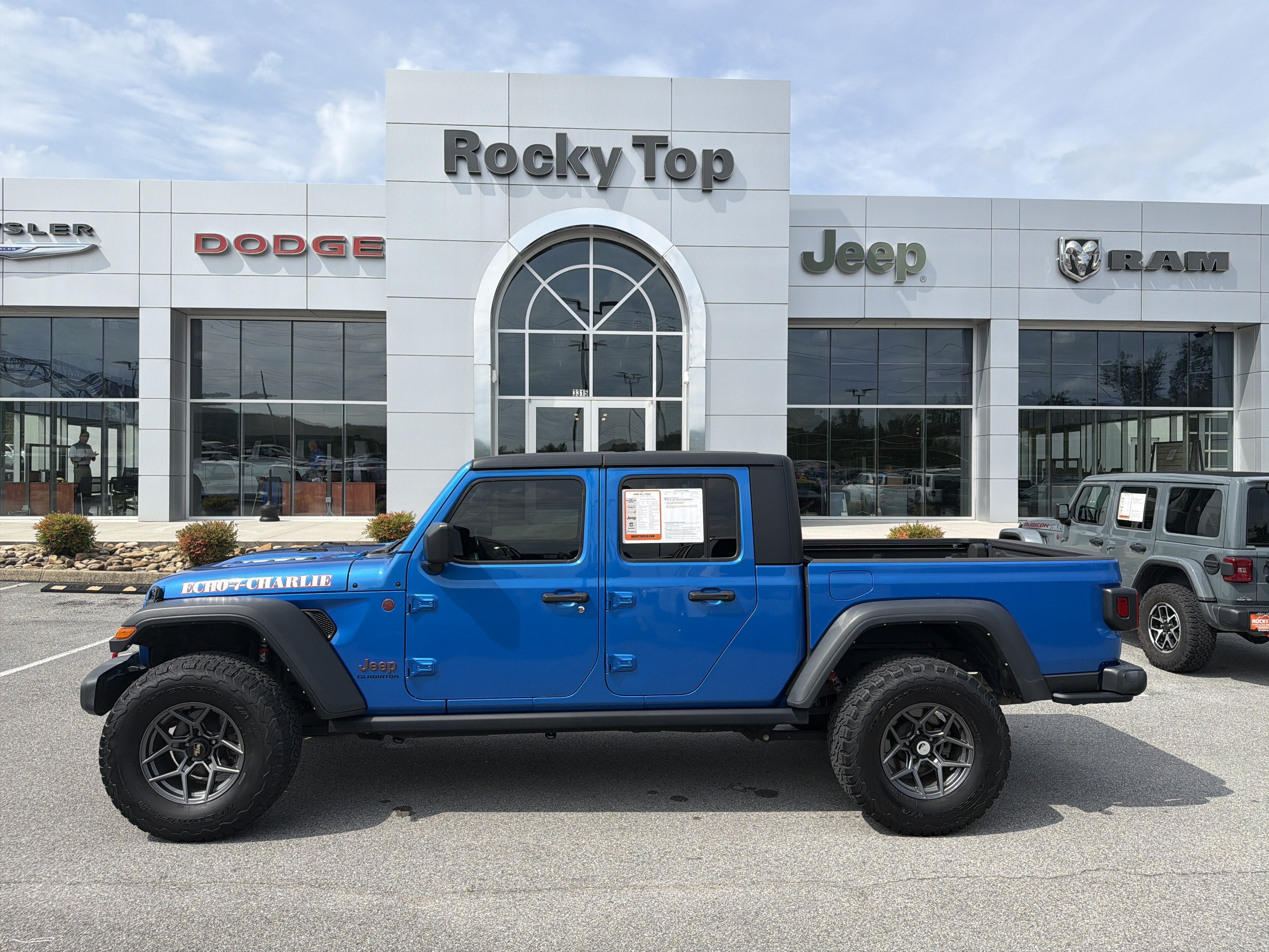 Used 2021 Jeep Gladiator Rubicon w/ Trailer Tow Package AWD/4WD image 1