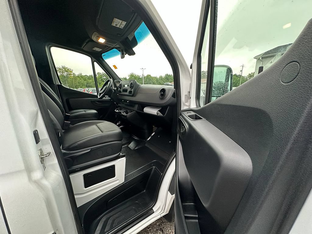Used 2022 Mercedes-Benz Sprinter 1500 image 20