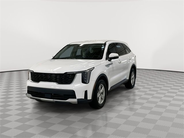 Used 2025 Kia Sorento LX image 4
