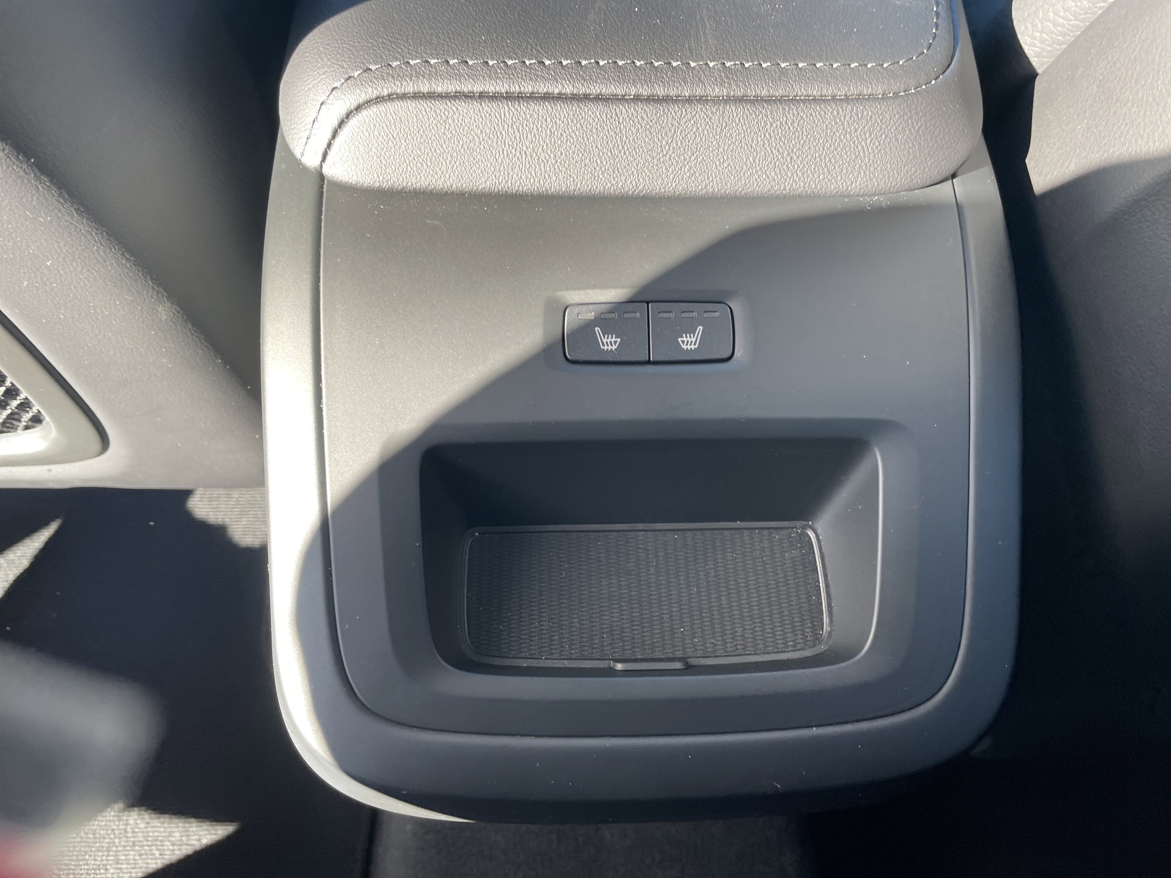 Used 2025 Volvo XC60 B5 Plus image 29