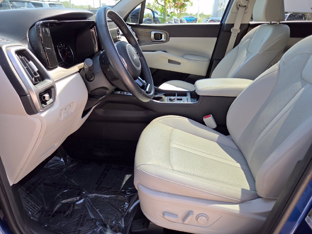 Used 2023 Kia Sorento EX w/ Panoramic Sunroof Package FWD image 30