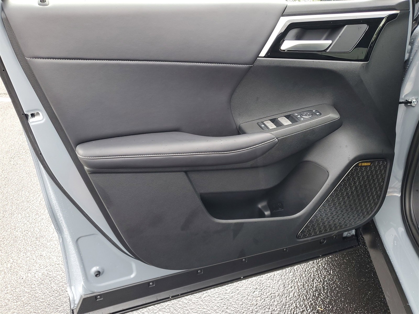 New 2025 Mitsubishi Outlander SE image 8