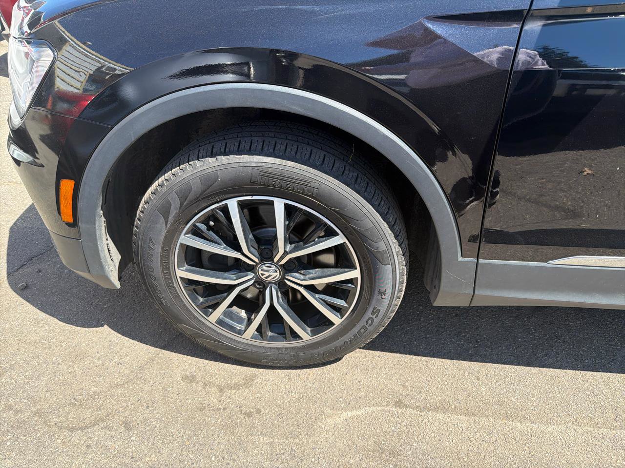 Used 2021 Volkswagen Tiguan SE w/ 3rd Row Seat Package AWD/4WD image 14