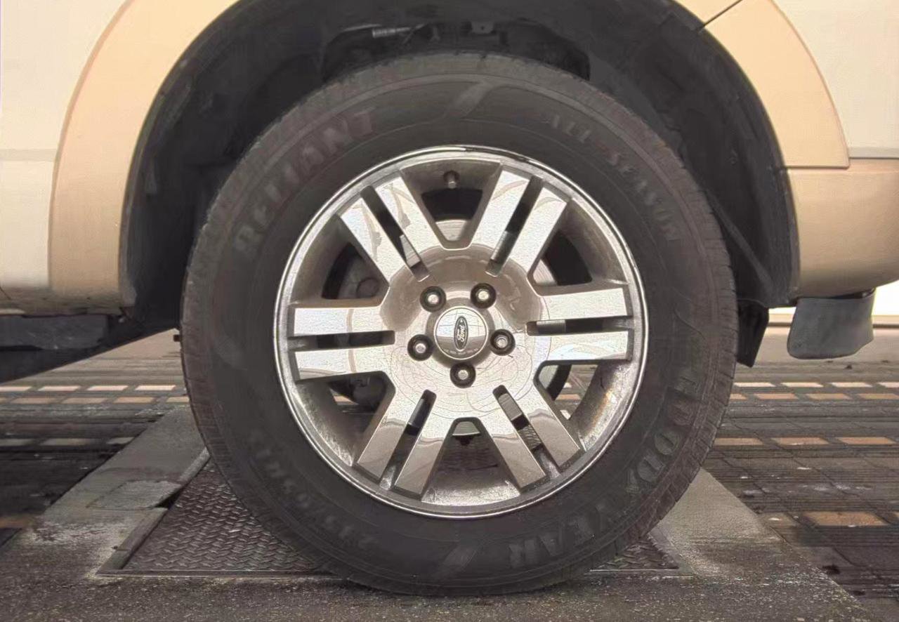 Used 2010 Ford Explorer Eddie Bauer RWD image 9