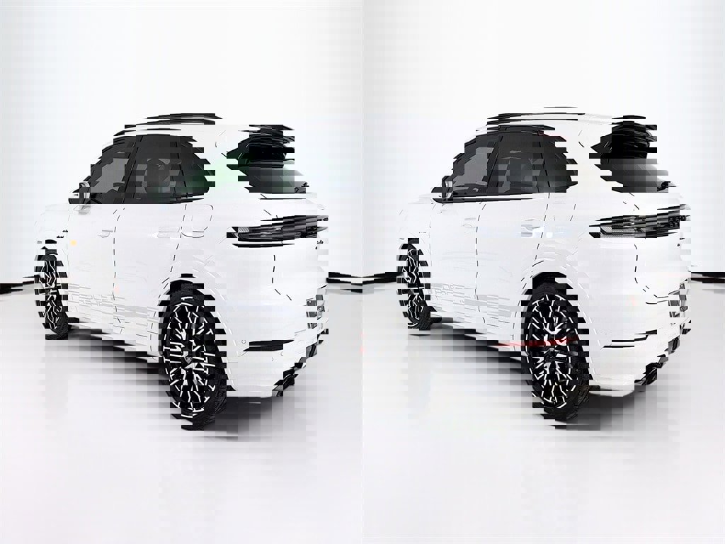 New 2026 Porsche Cayenne Turbo image 3