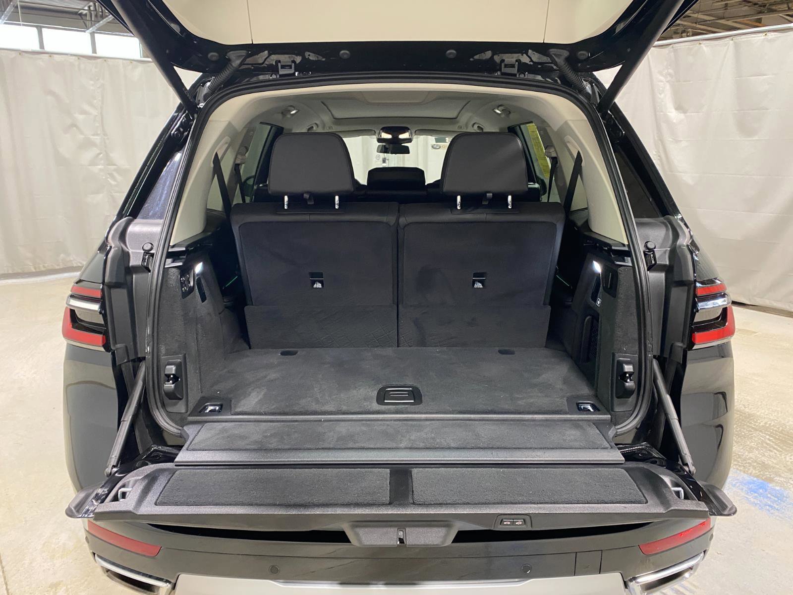 Certified 2023 BMW X7 xDrive40i w/ Parking Assistance Package image 27