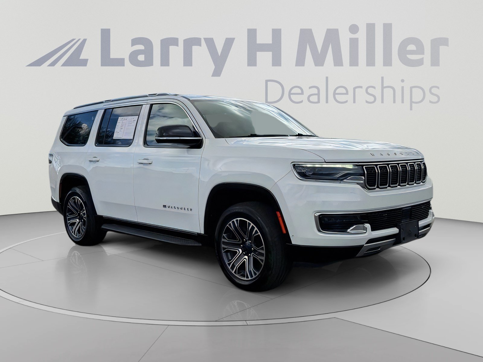 Used 2024 Jeep Wagoneer Series II w/ Flexible Seating Group RWD image 8