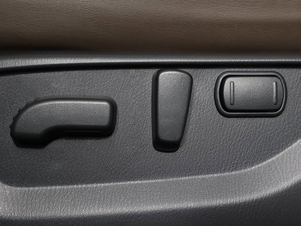 Used 2024 Nissan Armada Platinum w/ Captain's Chairs Package image 32