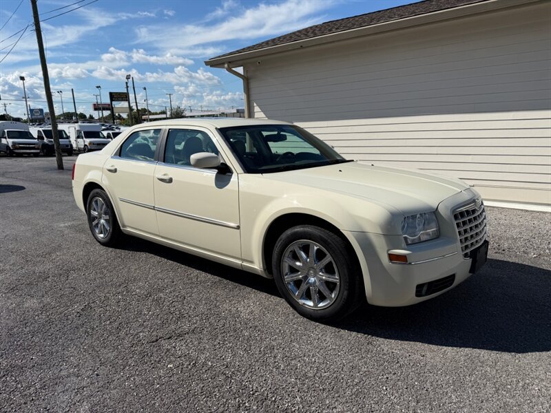 Used 2009 Chrysler 300 Touring RWD image 3