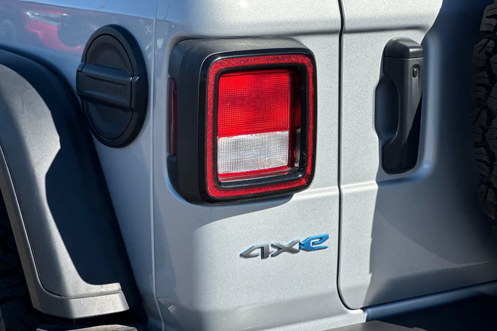 Used 2024 Jeep Wrangler Unlimited AWD/4WD image 31