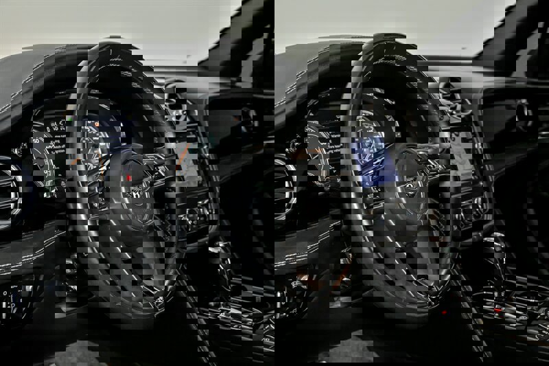 Used 2017 Bentley Bentayga image 21