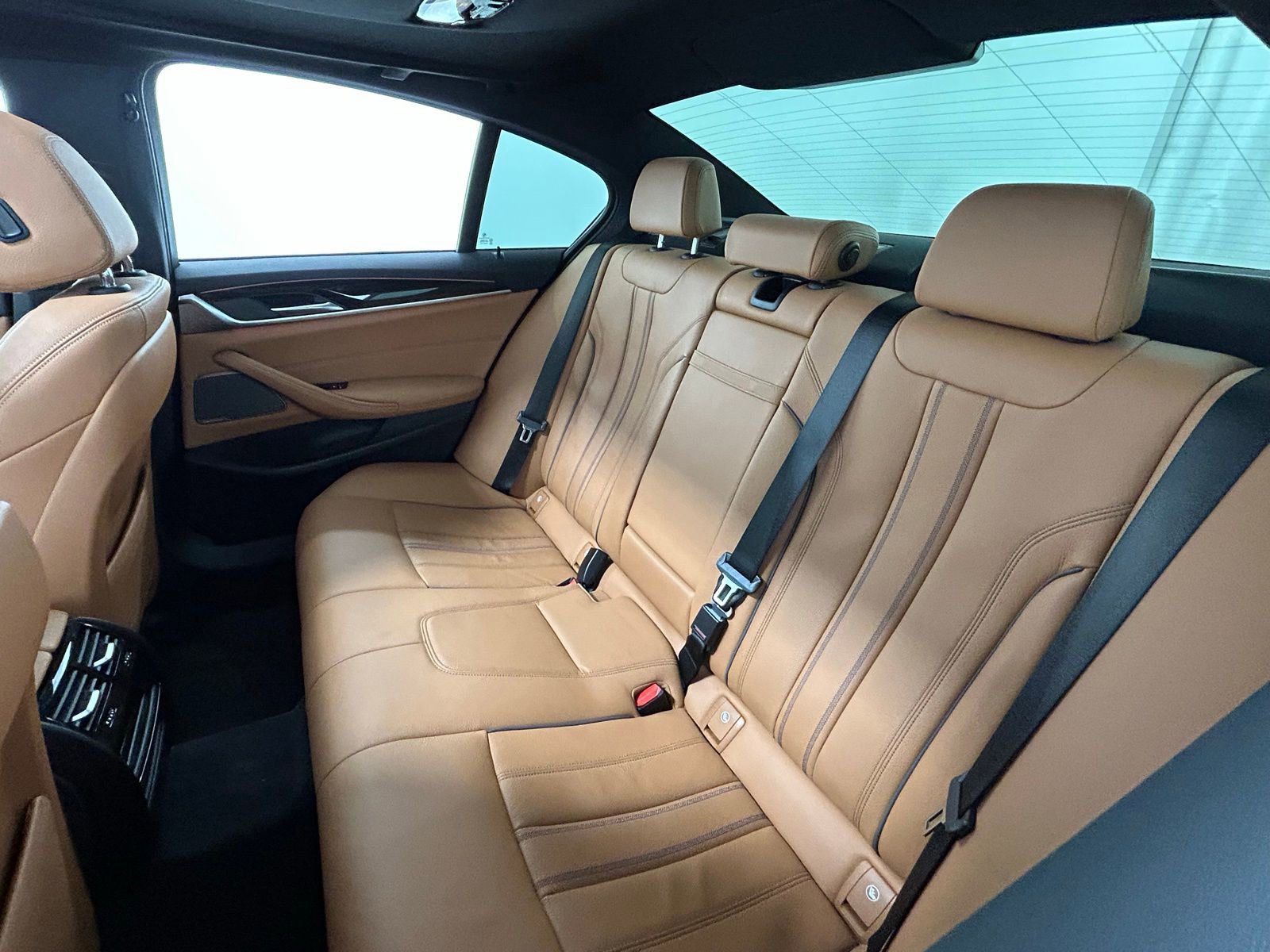 Used 2023 BMW 540i xDrive w/ M Sport Package image 34