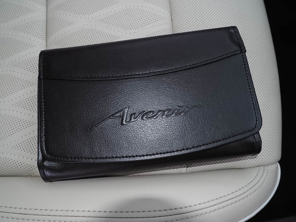 Used 2023 Buick Envision Avenir image 40