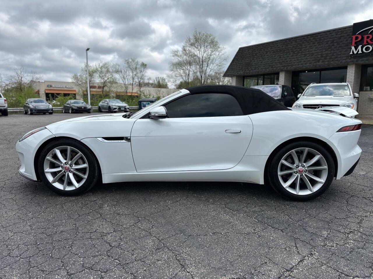 Used 2019 Jaguar F-TYPE Convertible RWD image 2