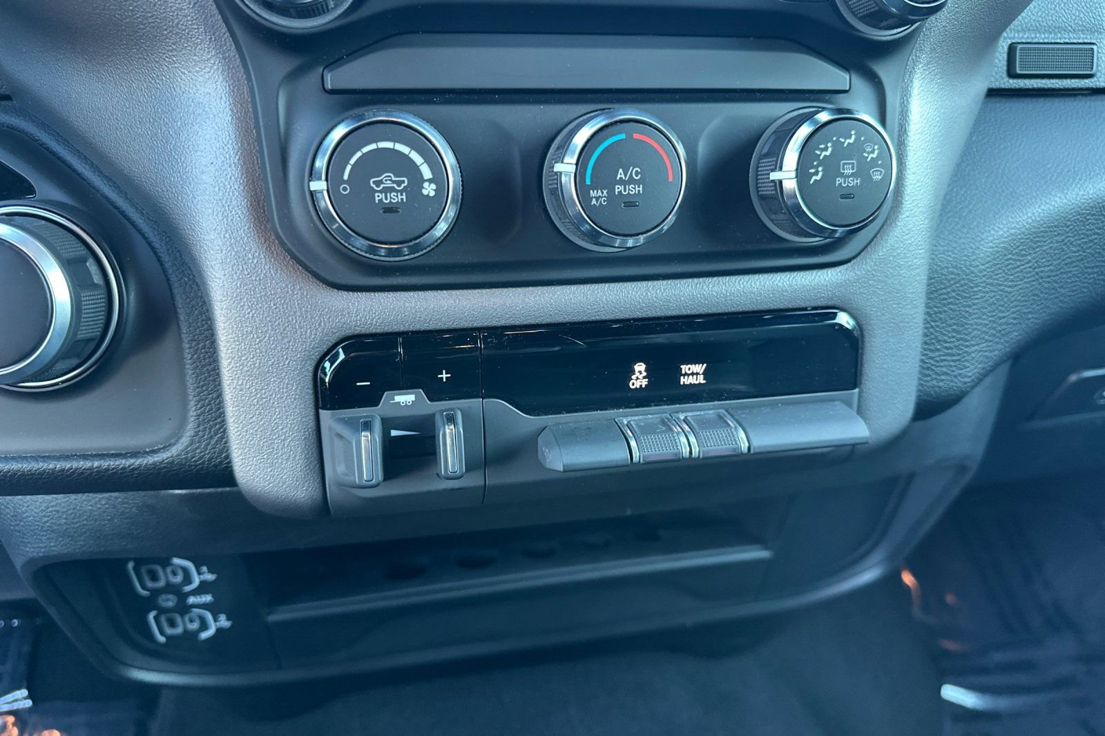 Used 2024 RAM 2500 Big Horn w/ Bed Utility Group image 23