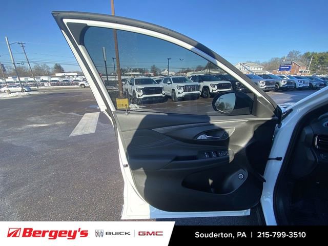 Certified 2025 Buick Envista Sport Touring w/ Convenience I Package image 24