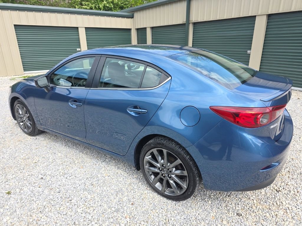 Used 2018 MAZDA MAZDA3 Touring FWD image 3