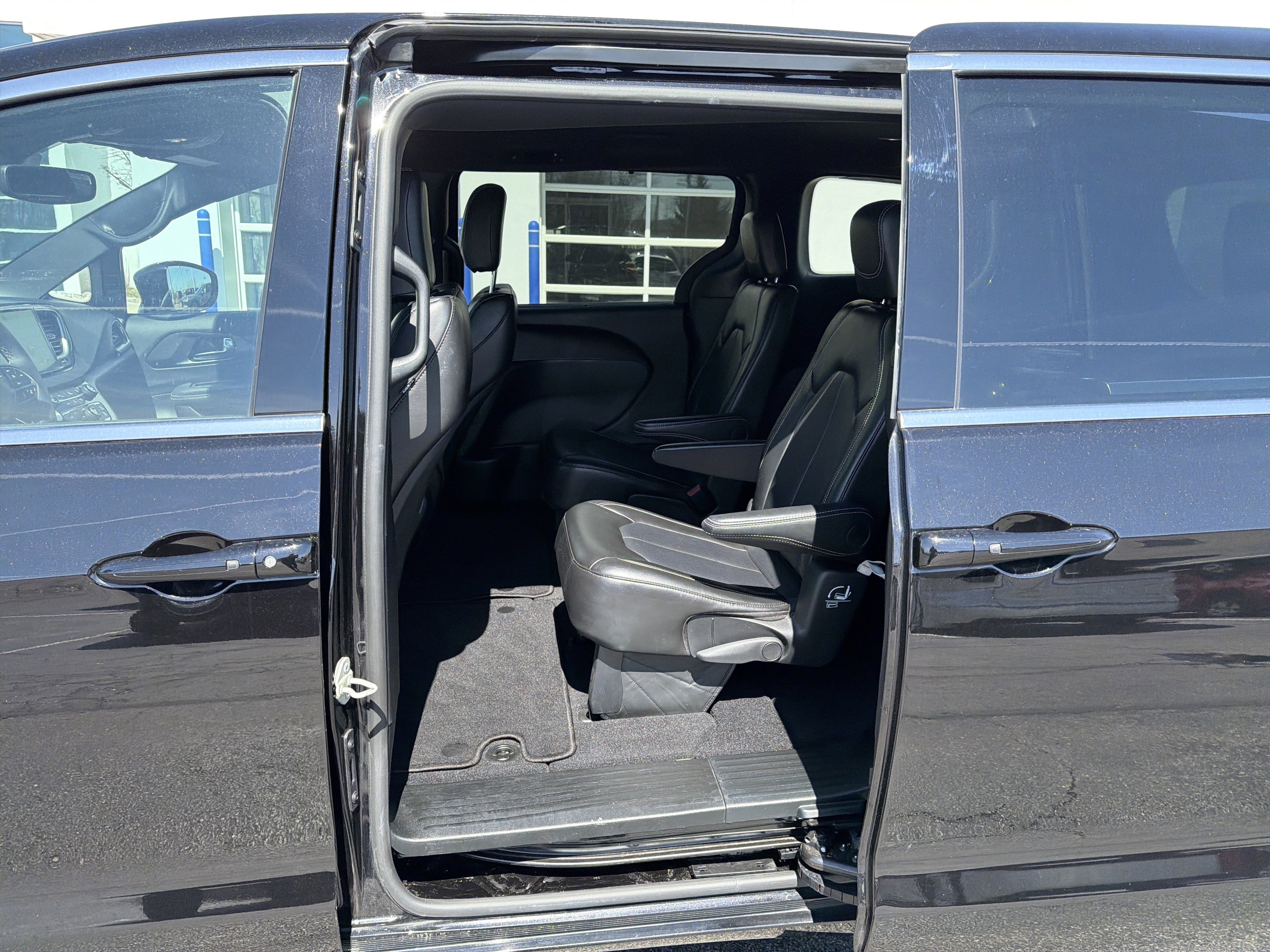 Used 2025 Chrysler Pacifica Select FWD image 20