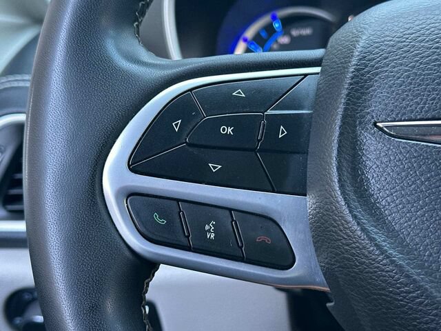 Used 2023 Chrysler Pacifica Touring-L FWD image 28