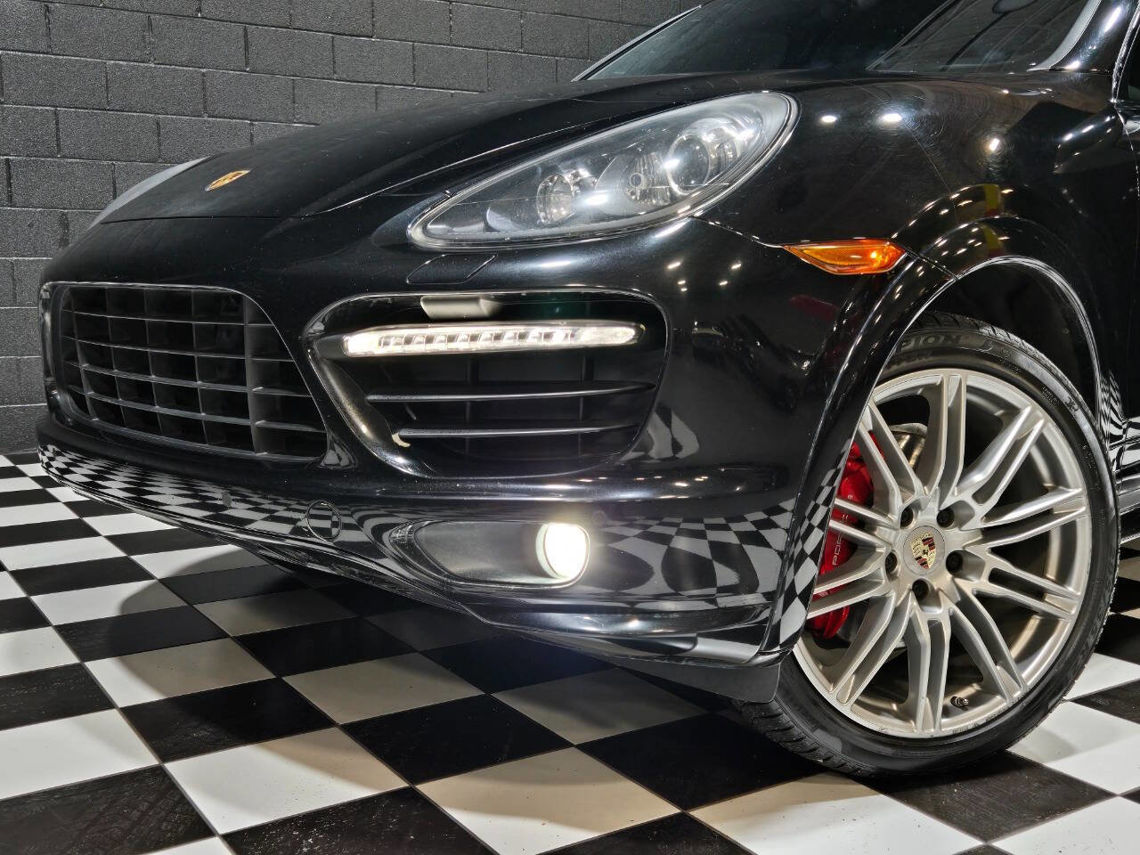 Used 2013 Porsche Cayenne GTS image 98
