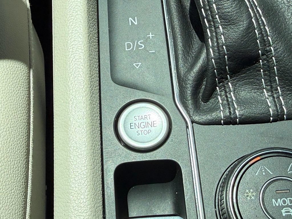 Used 2023 Volkswagen Atlas SE AWD/4WD image 19
