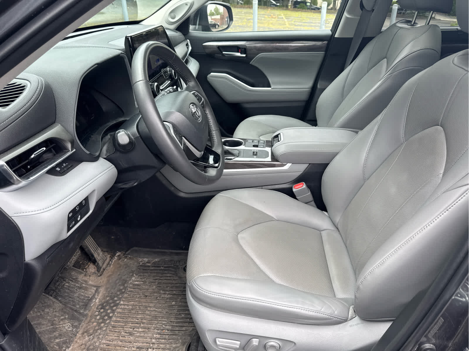 Used 2023 Toyota Highlander Limited FWD image 34