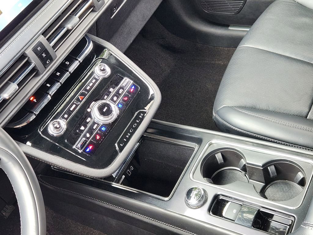 Used 2022 Lincoln Corsair AWD w/ Premium Package image 18