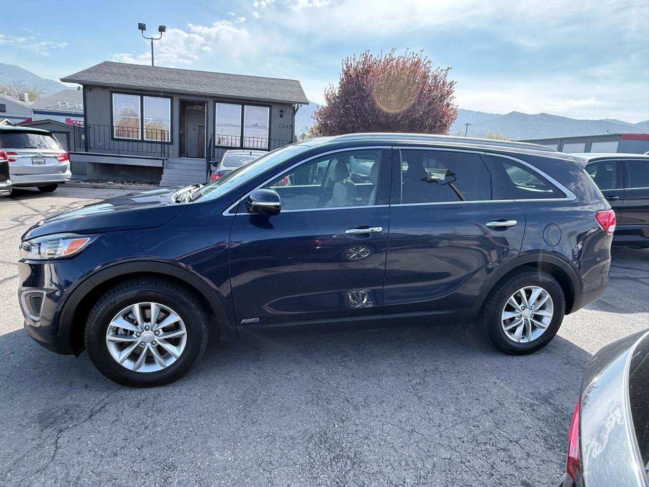 Used 2017 Kia Sorento LX w/ LX Convenience Package image 2