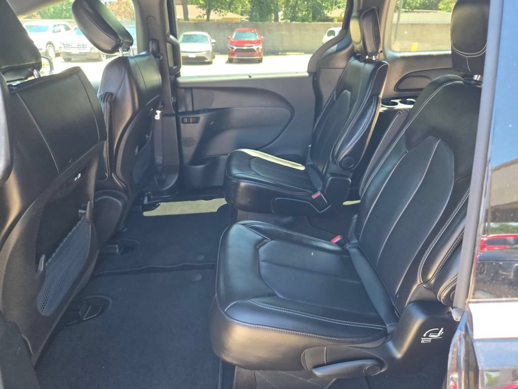 Used 2025 Chrysler Pacifica Select FWD image 26