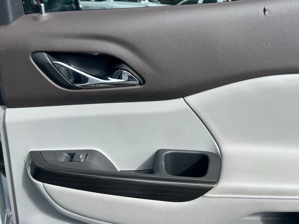 Used 2021 GMC Acadia SLT image 19