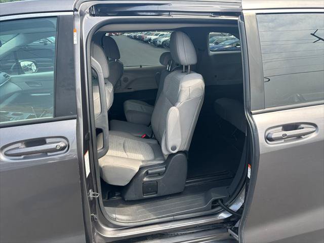 Certified 2024 Toyota Sienna LE FWD image 15