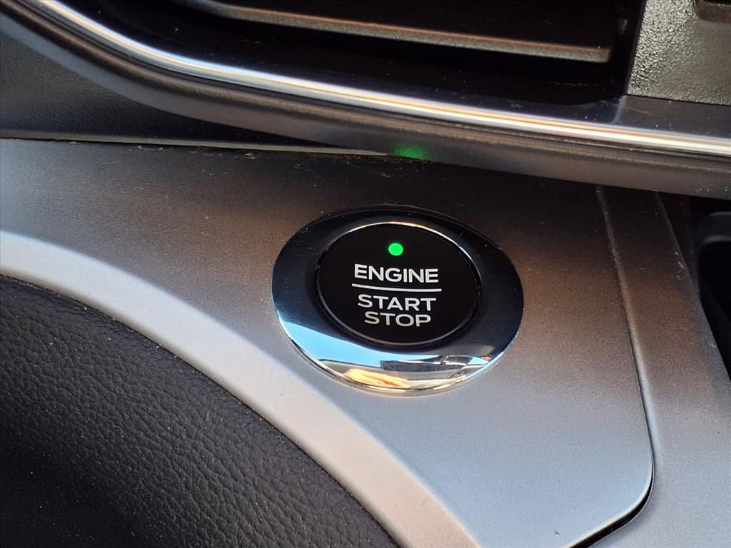 Used 2021 Ford Explorer XLT w/ Equipment Group 202A image 10