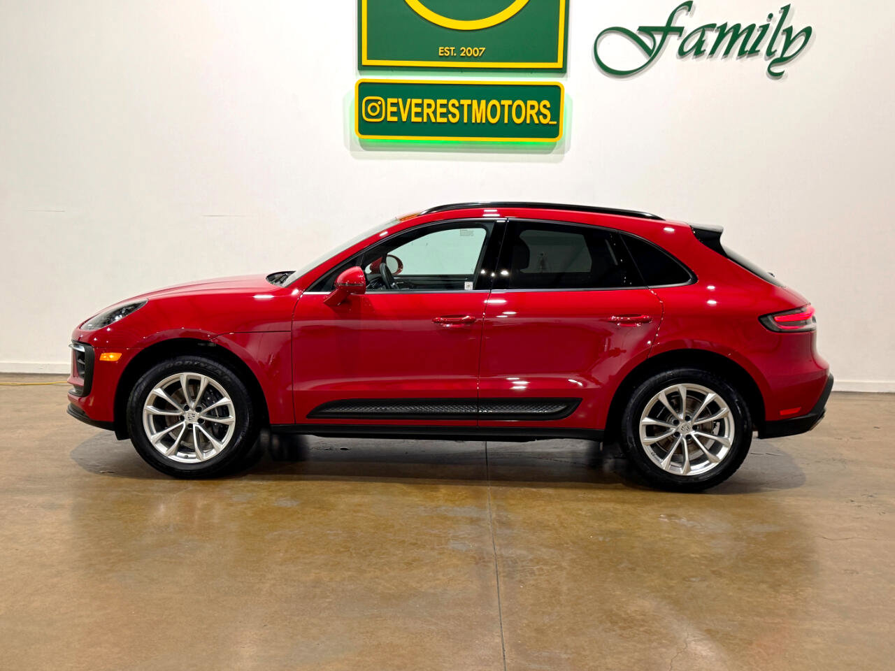Used 2023 Porsche Macan image 4