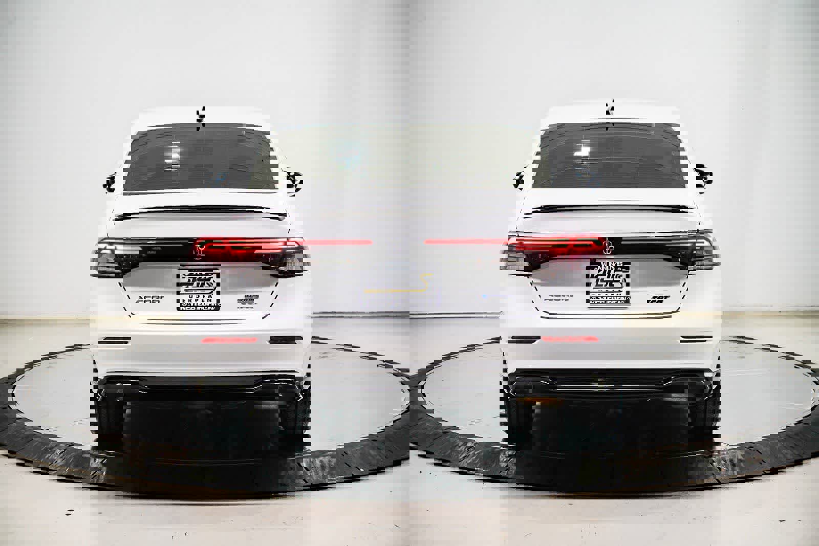 Used 2024 Honda Accord Sport image 3