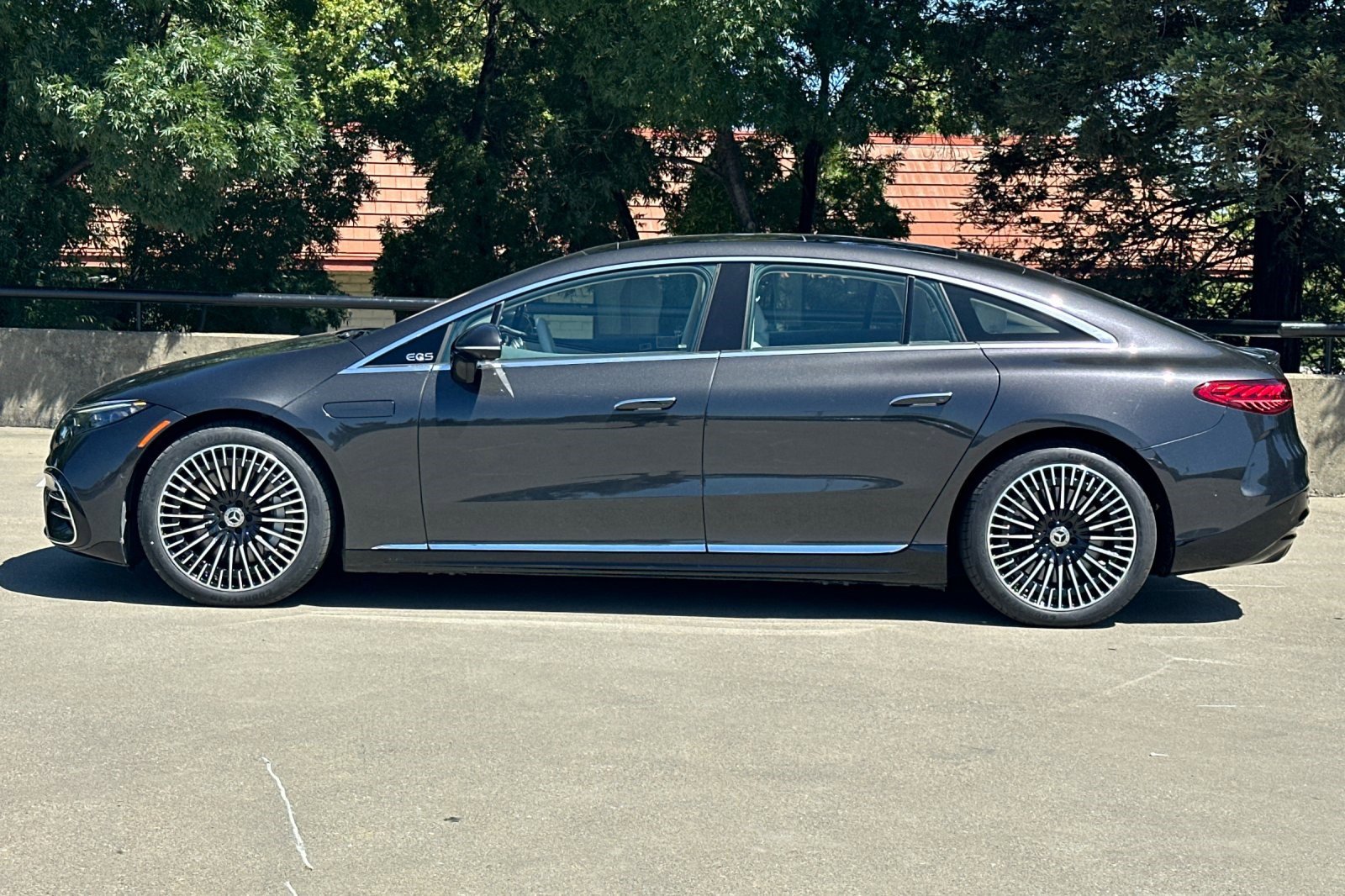 Used 2023 Mercedes-Benz EQS 580 4MATIC Sedan image 2