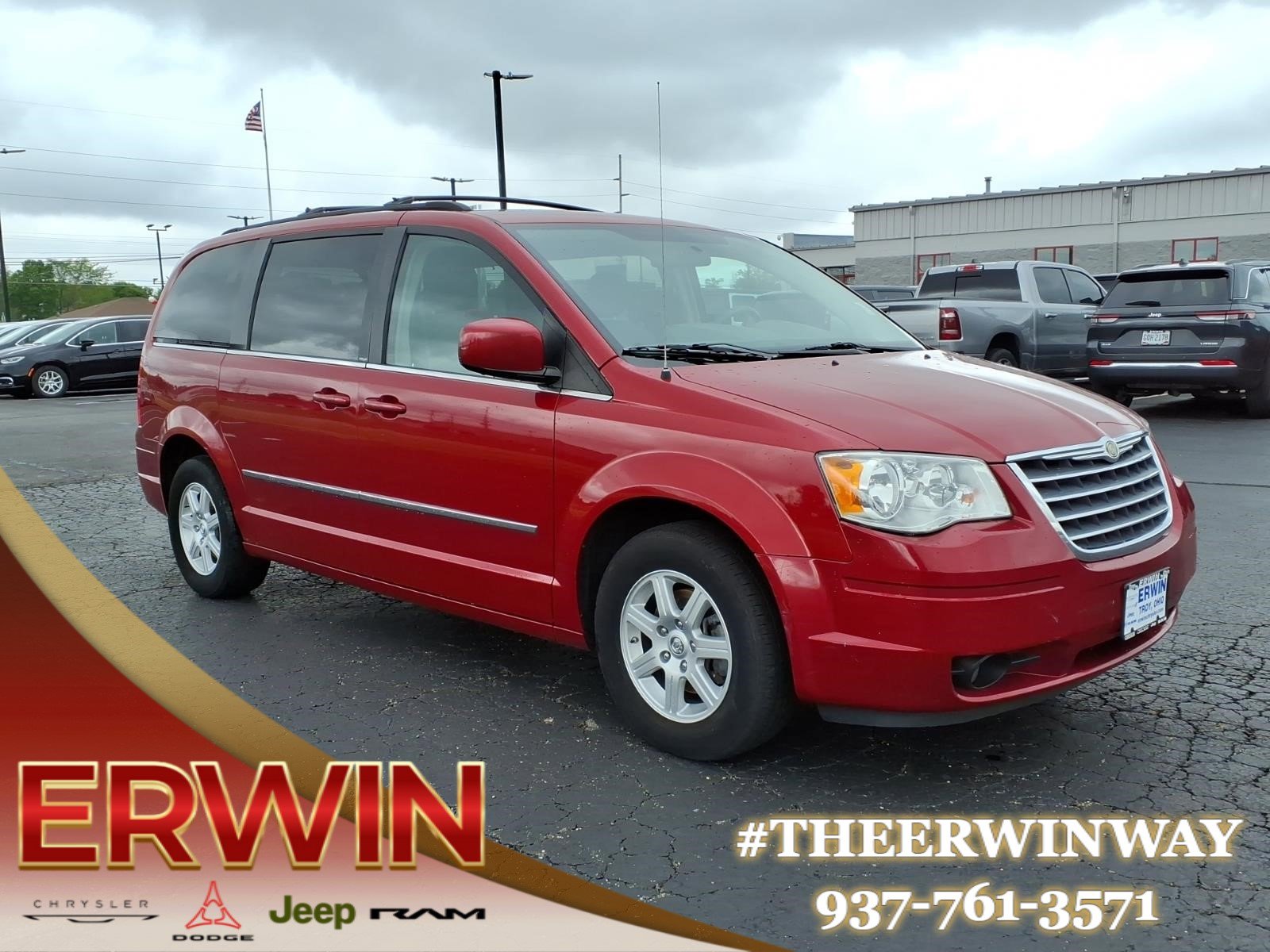 Used 2010 Chrysler Town & Country Touring FWD image 1
