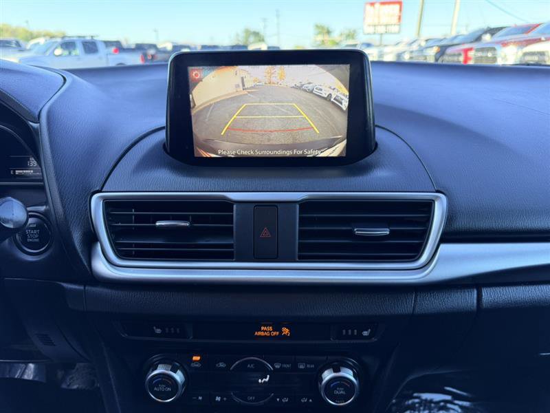 Used 2018 MAZDA MAZDA3 Touring FWD image 29